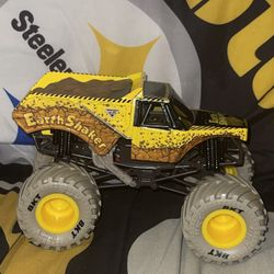 Monster Jam Earth Shaker Truck Toy Collectible Kids Diecast 1:24 Scale Construction.