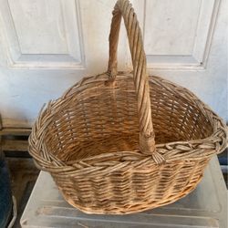 Beautiful Basket size 13”H With Handle Top 14:10”