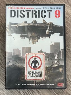 District 9 (2009) DVD produced by Peter Jackson and directed by Neill Blomkamp