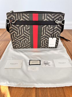  Gucci Bee Messenger Bag With Removable Shoulder Strap & Dust Bag Never Been Used/New With Tags. Stood In Dust Bag.  Thumbnail