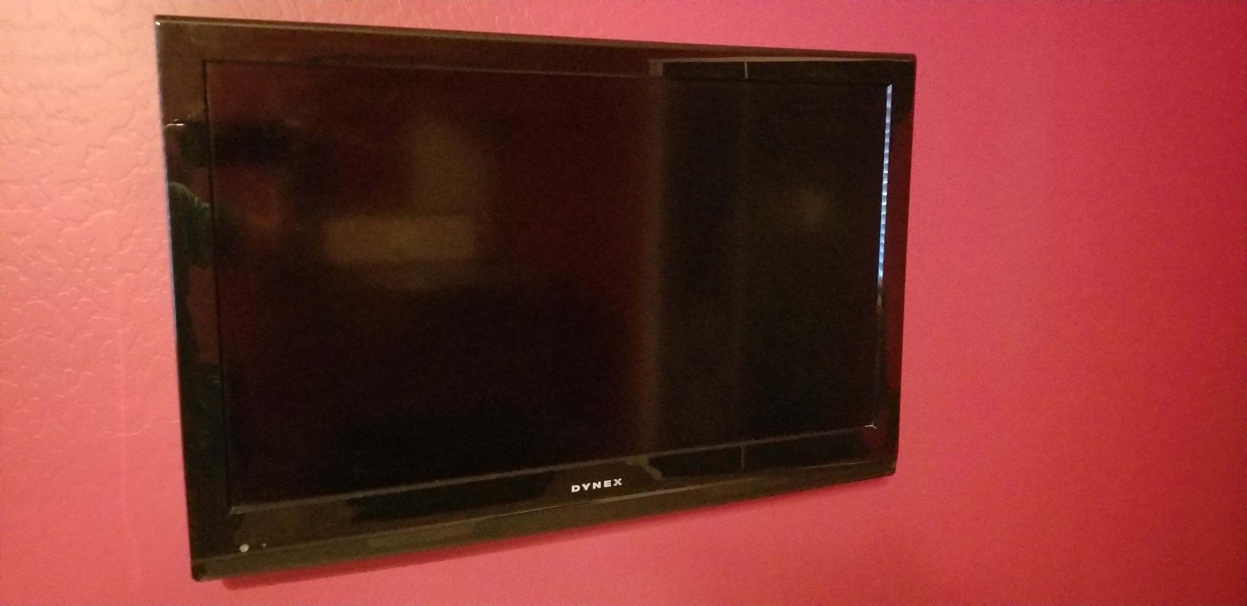 Dynex 32 inch HD 720p LCD TV Flat Screen