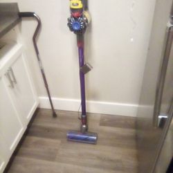 Dyson V8 Animal Plus With Charger Cord