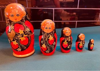 Vintage 1994 Russian Matryoshka nesting dolls
