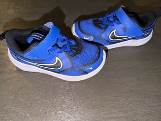 Size 9c Nikes