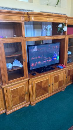 Entertainment center
