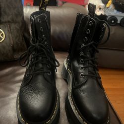 Dr Martens Buenas Condiciones Size 7 De Mujer