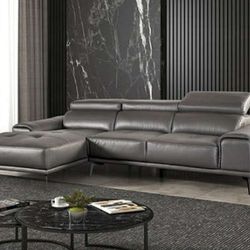 New Luxury Sectional Couch / Free Delivery 