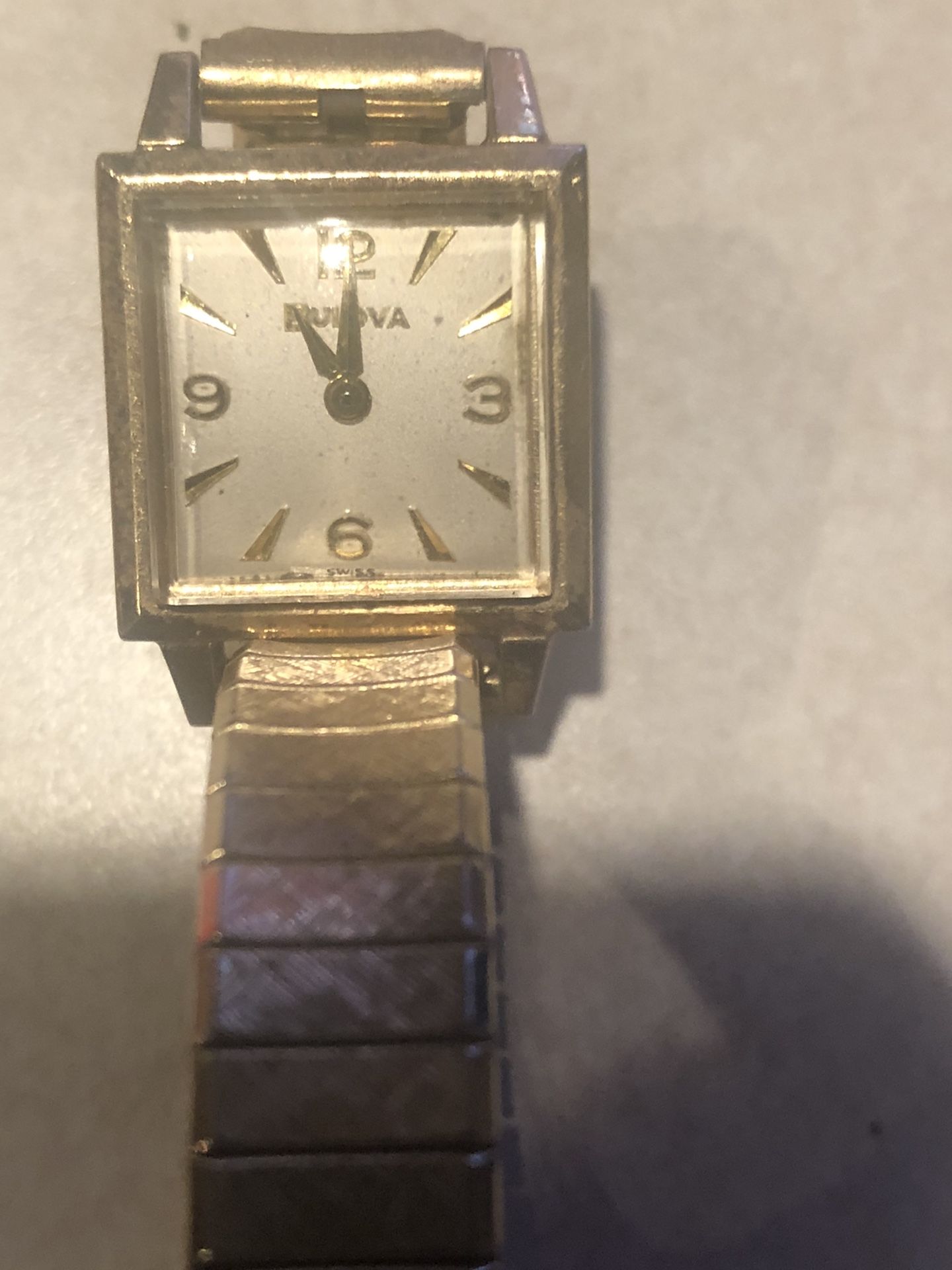 Vintage Bulova Ladies 17 Jewel Manuel Wind Watch