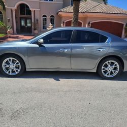 2014 Nissan Maxima 123000 Miles Runs Great. Fiannce With $1000 Down