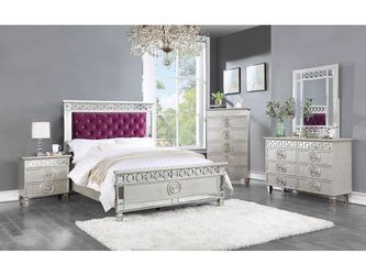 Varian Red Velvet Full Bed