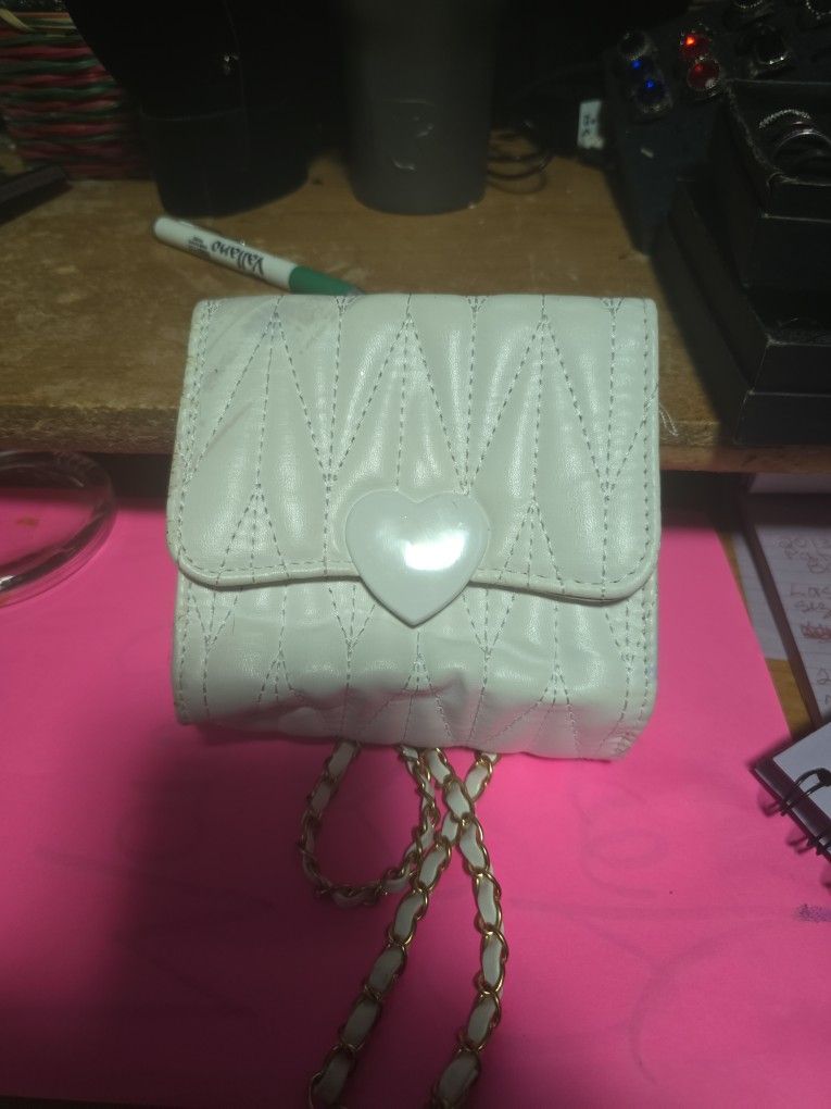 Foxer Light Green Heart Accented Crossbody Bag With Detachable Chain
