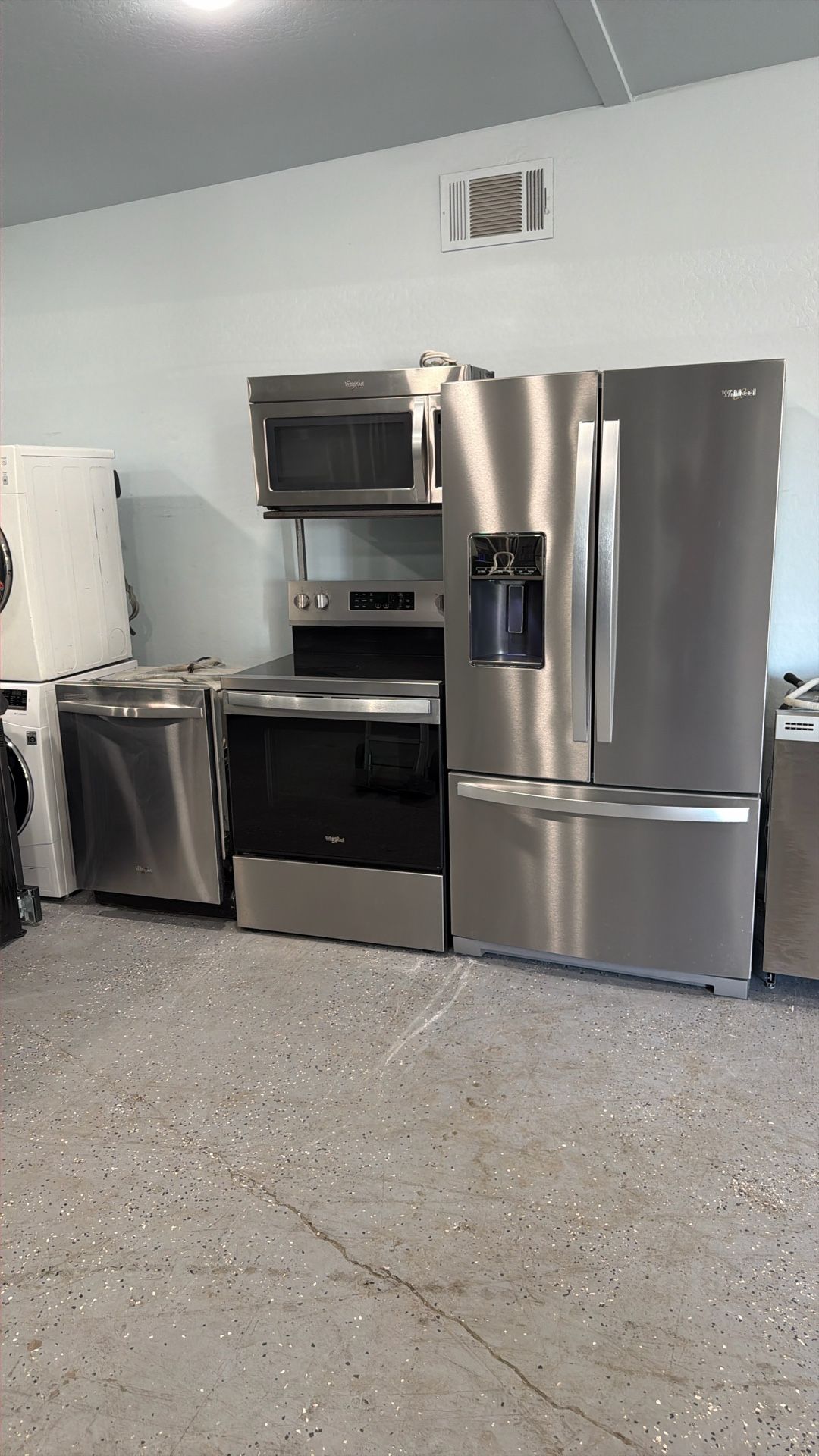 Very Nice Kitchen We Deliver Install And Remove Old Ones