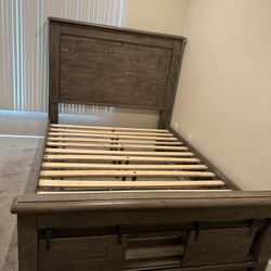 Queen Bed frame With Slats