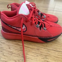 Nike Kyrie Irving Flytrap Size 6.5