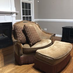 Designer Chair 1/2 With Ottoman And Throw pillows