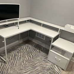 L-shaped or Straight Desk