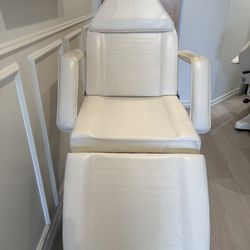 2 qty aesthetic chairs for sale need gone asap