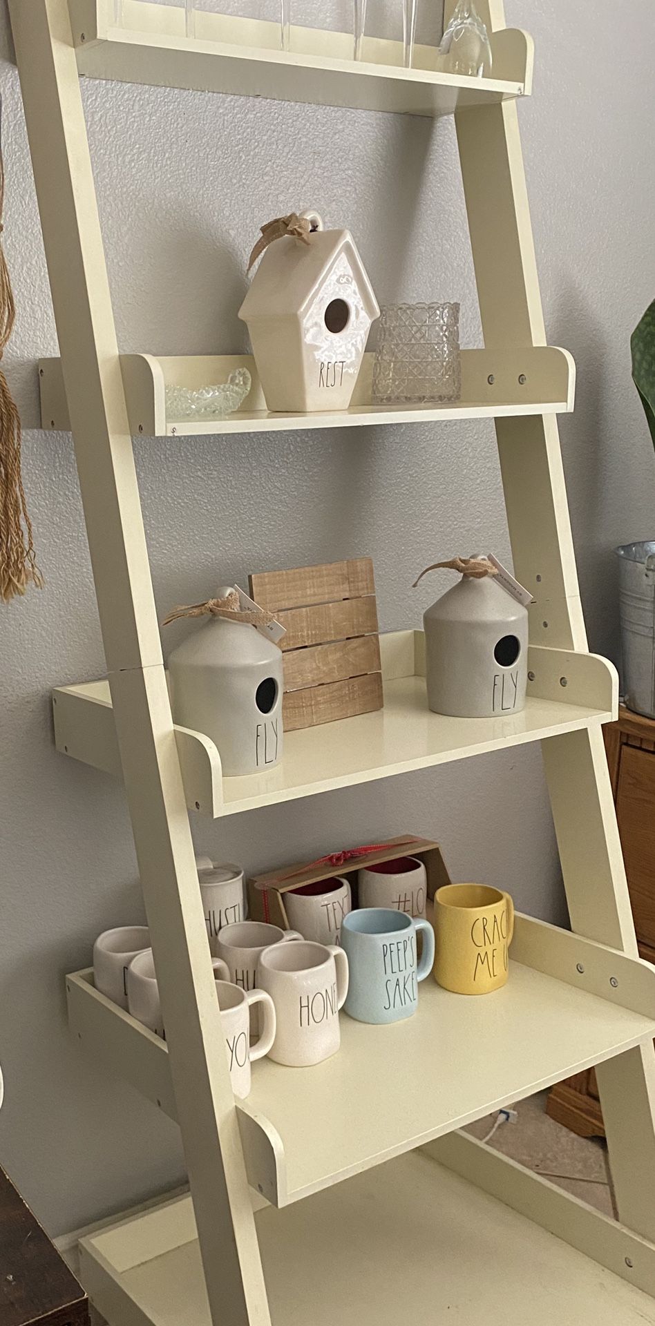 Ladder shelf