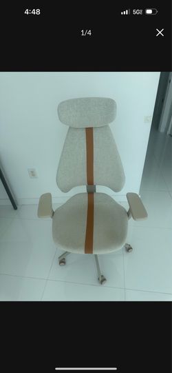 Light Colored Desk Chair