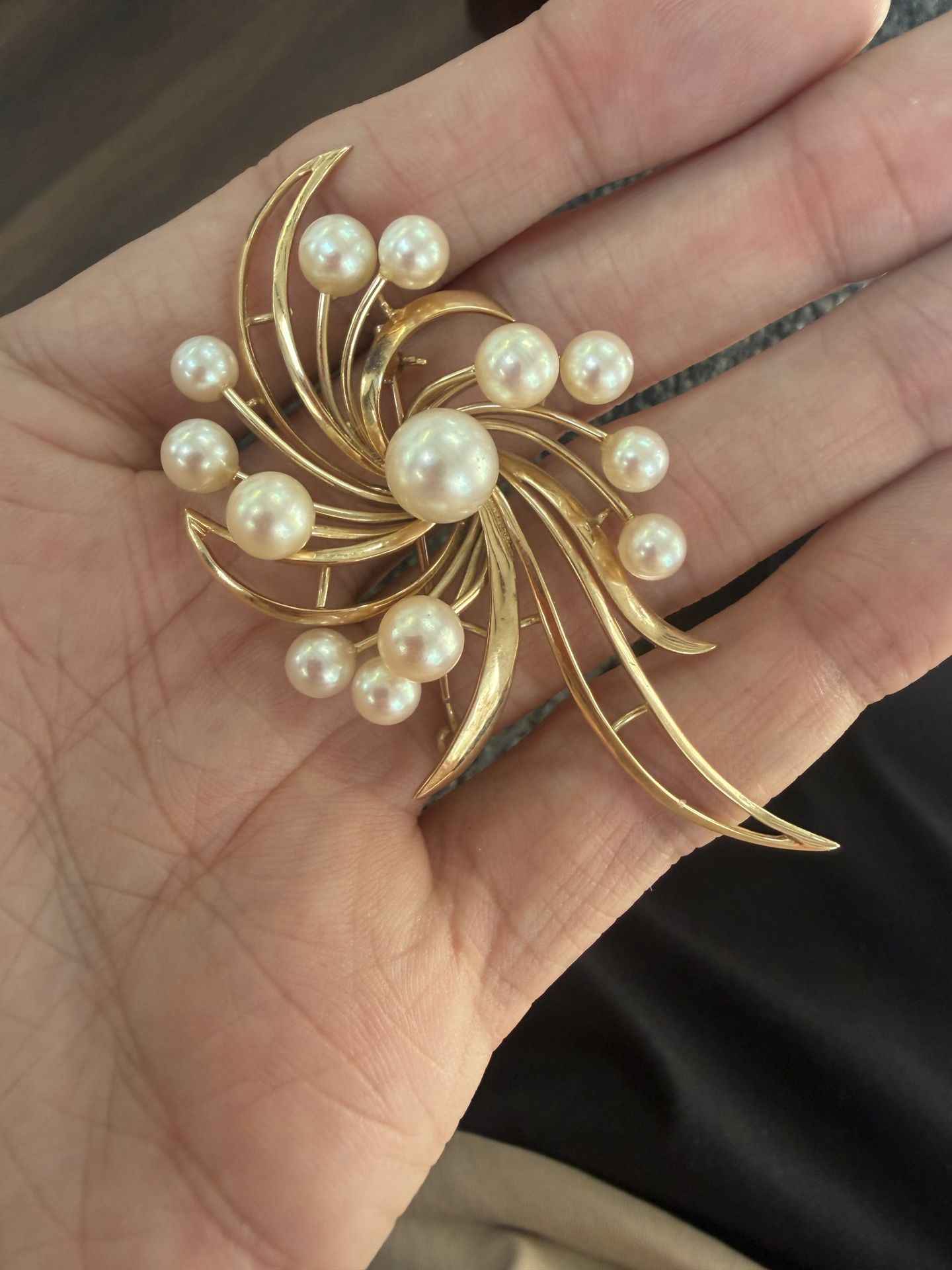 Vintage Mikimoto 9mm Akoya Pearl Brooch in 14K Yellow Gold Ribbon Spray Design – 1.5”