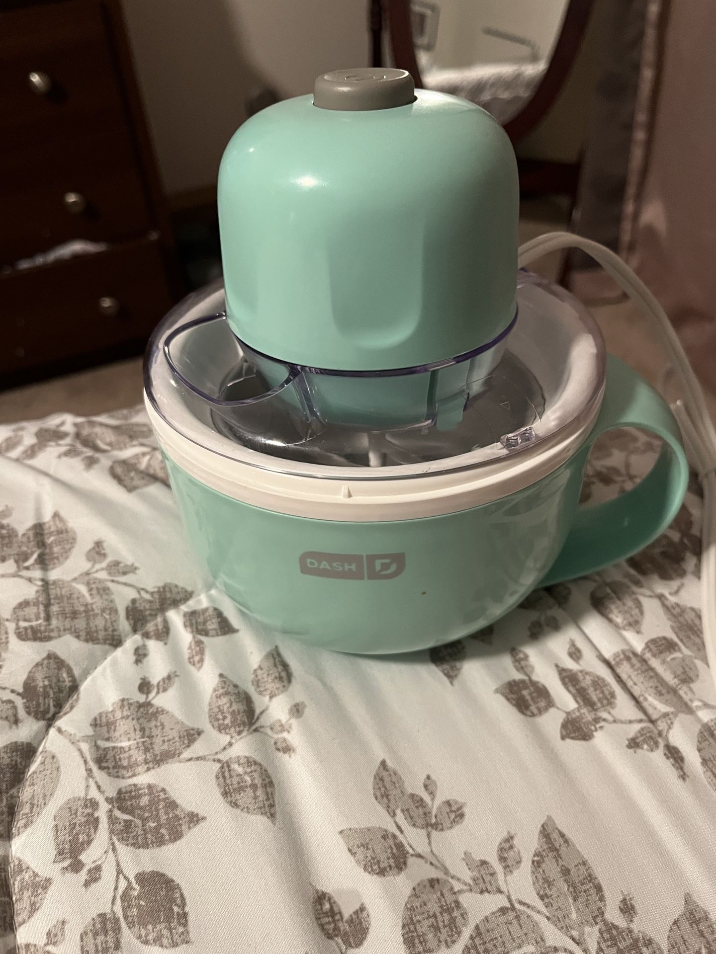 Dash My Mug Ice Cream Maker - Makes Single Serving of Gelato, Frozen Yogurt, Sorbet & More - Easy to Clean & Use - Aqua, 1 Bowl New No Box