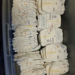 New Born Pampers $20  Theres 72 Pampers 