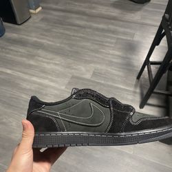 Jordan 1 Travis Scott black phantom