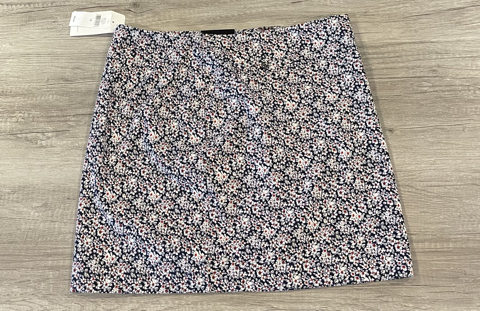 Banana Republic Women's Navy Blue Floral Pencil Skirt Pockets Side Zip Size 10 - Brand new with tags