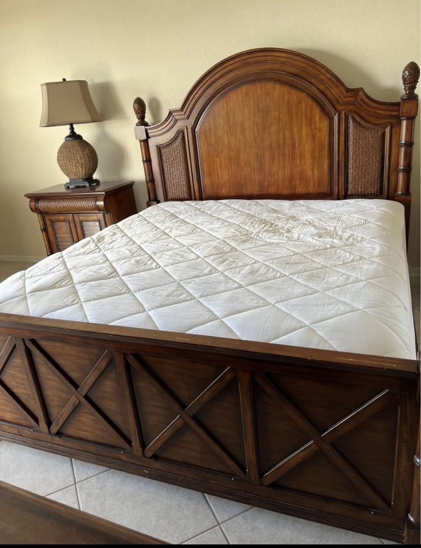 King Size Bedroom. Set ( Deliver Available)