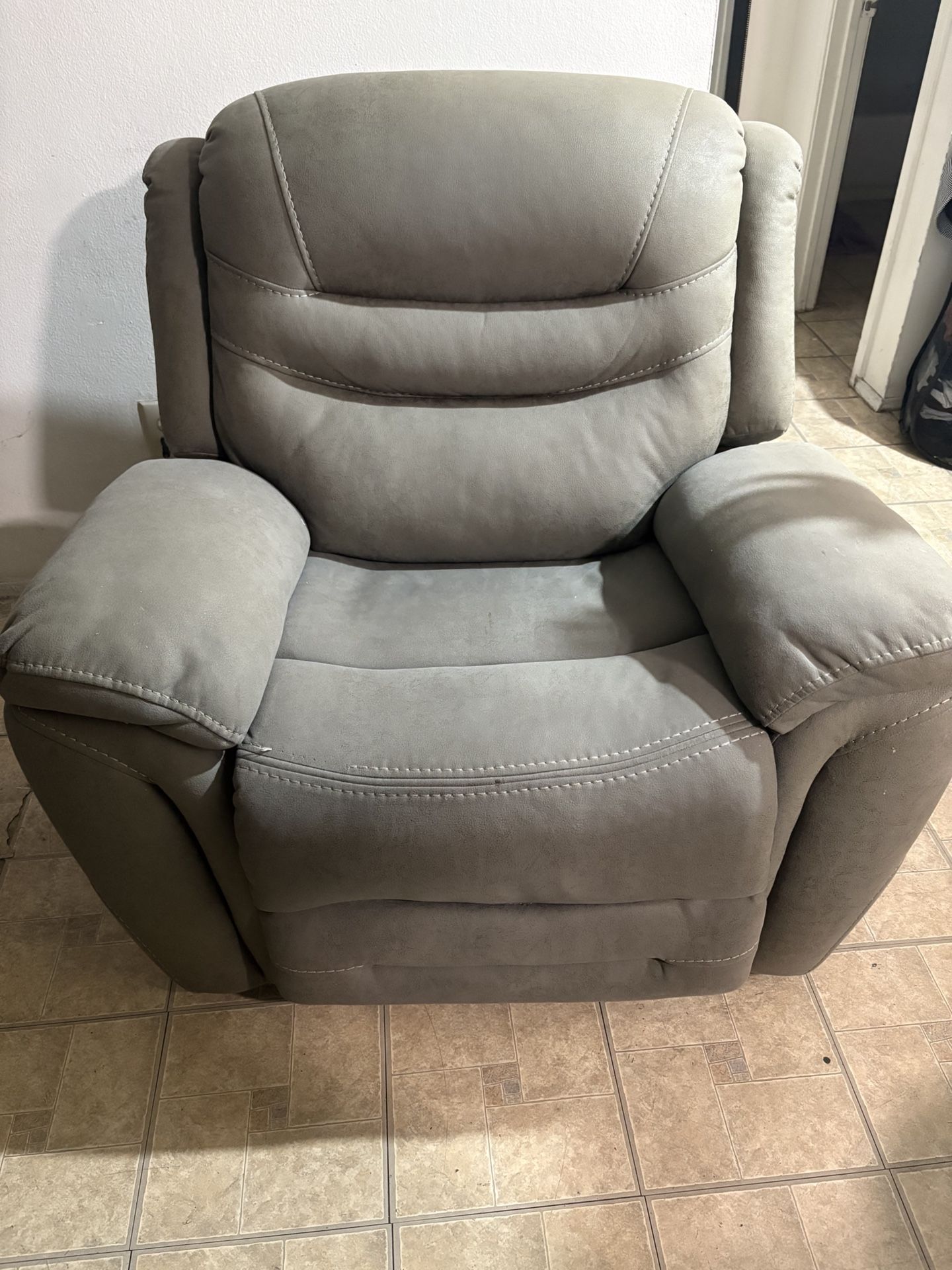 Used Electric Recliner For Sale $220