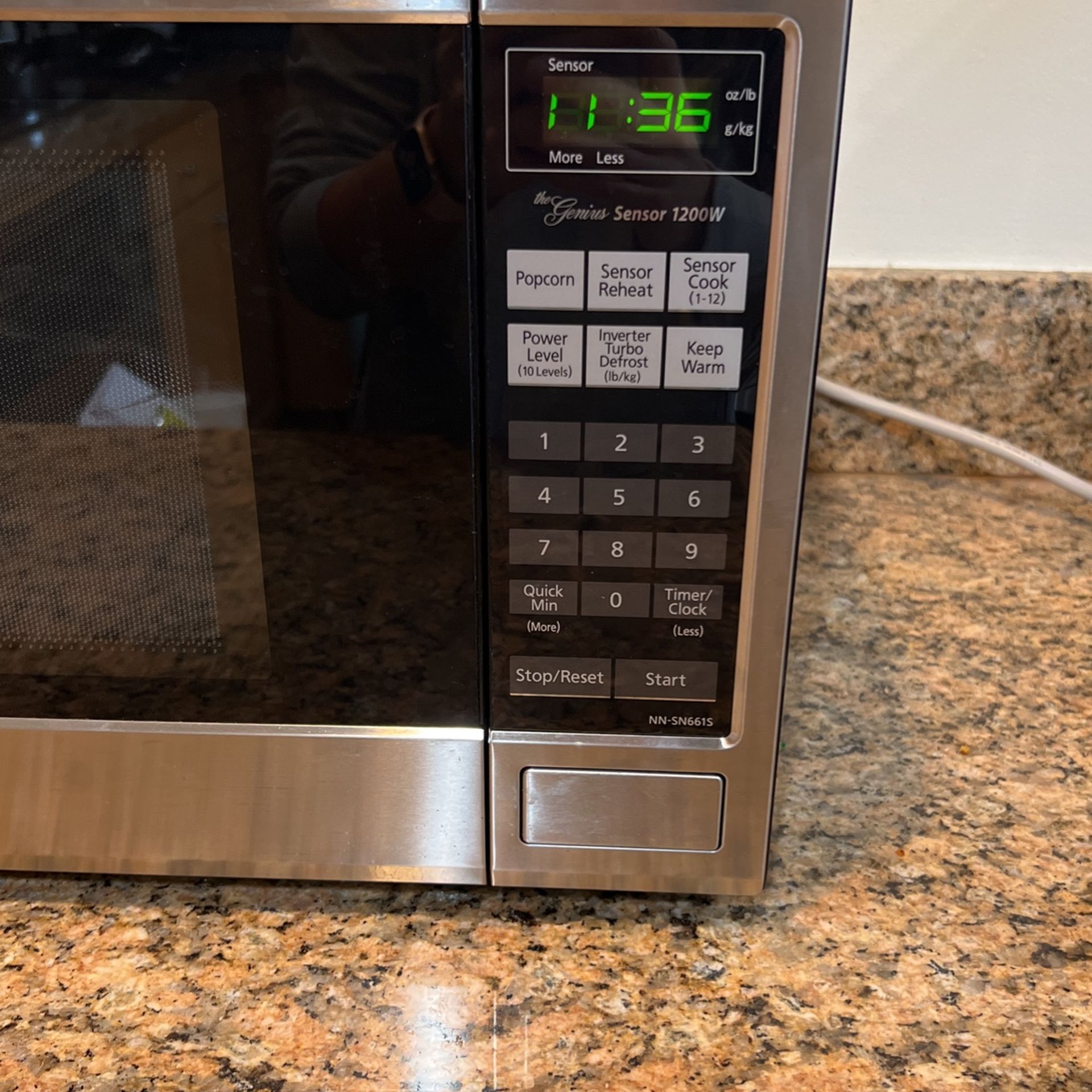 Panasonic 1200W Genius Sensor Inverter Microwave for Sale in Los