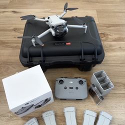 DJI Mini 4 Pro Fly More Combo Plus RC