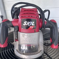 Skil Fixed-Base Router 1-3/4 HP 9 Amp