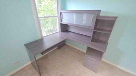 Modular L-Shaped Desk with Hutch