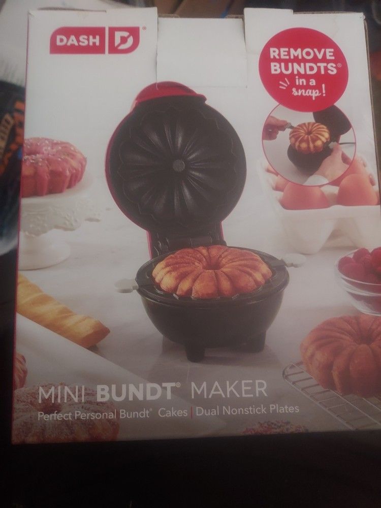 MINI BUNDT MAKER by DASH