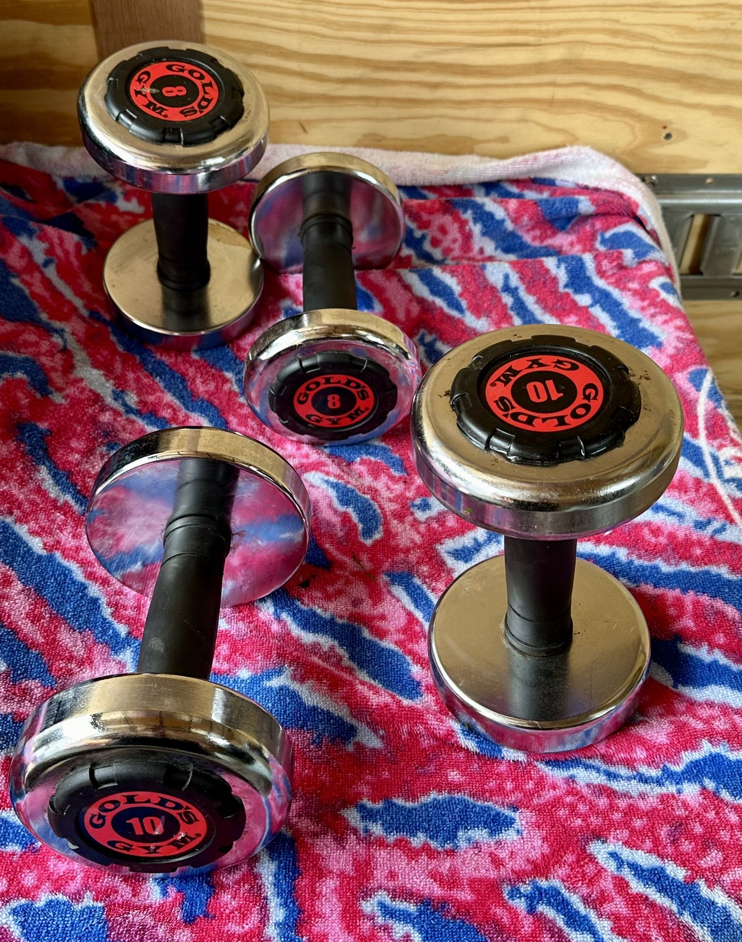 4 Golds Gyms 8 & 10 Pounds Total 28 Pounds Red/Black & Chrome