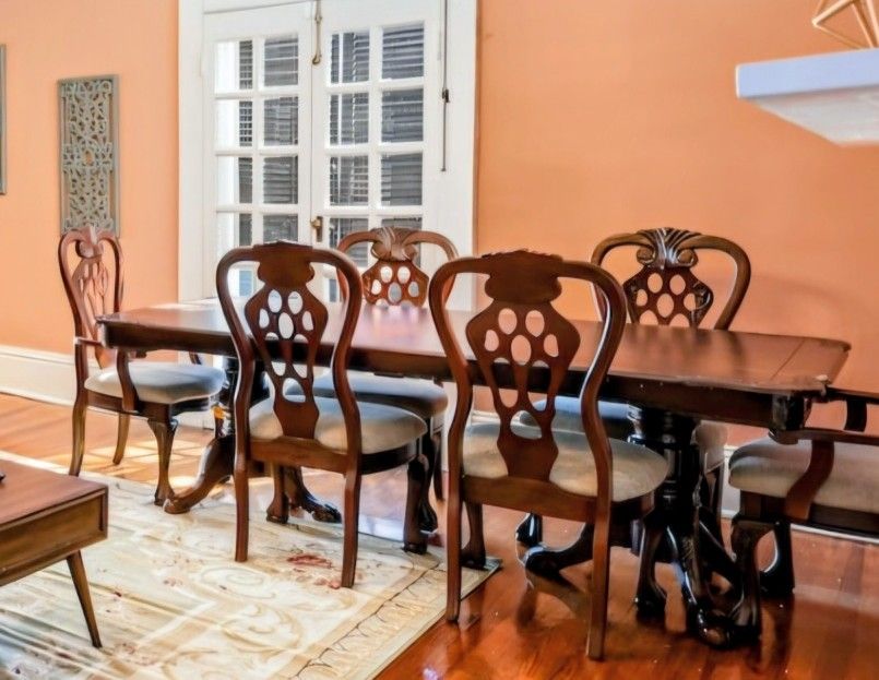 Vintage Style Dining Table And Chairs