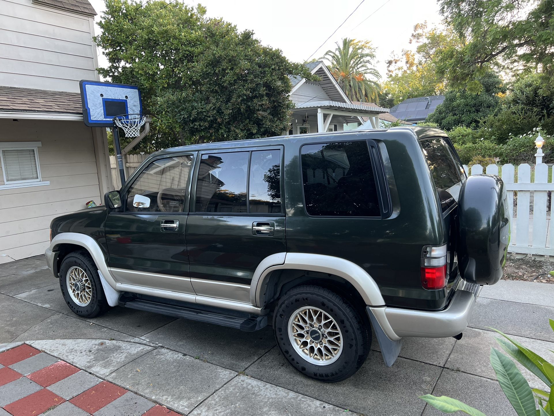 2001 Isuzu Trooper