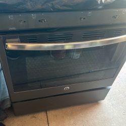 Stove And Microwave 