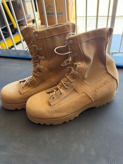 Wellco US military combat boots. Size 9 Wide.