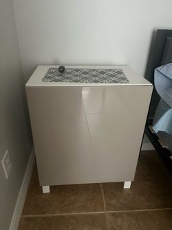 White Gloss Nightstand with Lid