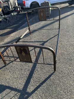 Beautiful unique McM bed