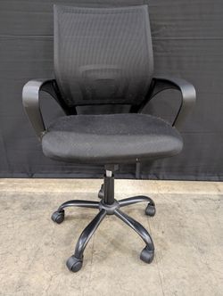 Black Mesh Back Swivel Desk Chair with Armrests
