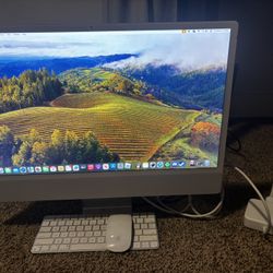 Apple iMac 24” M1 (2021) – 8GB RAM – 294GB Storage – White – Like New