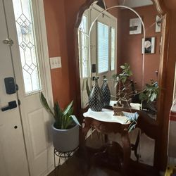 Vi ntage Entryway Mirror with Marble-Top Console Table