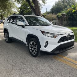 2019 Toyota RAV4 XLE 