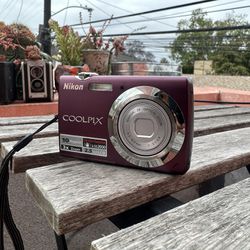Vintage Nikon Coolpix Digicam 