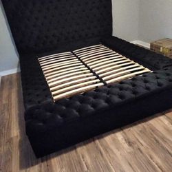 Queen Size Tuffed Bed Frame 