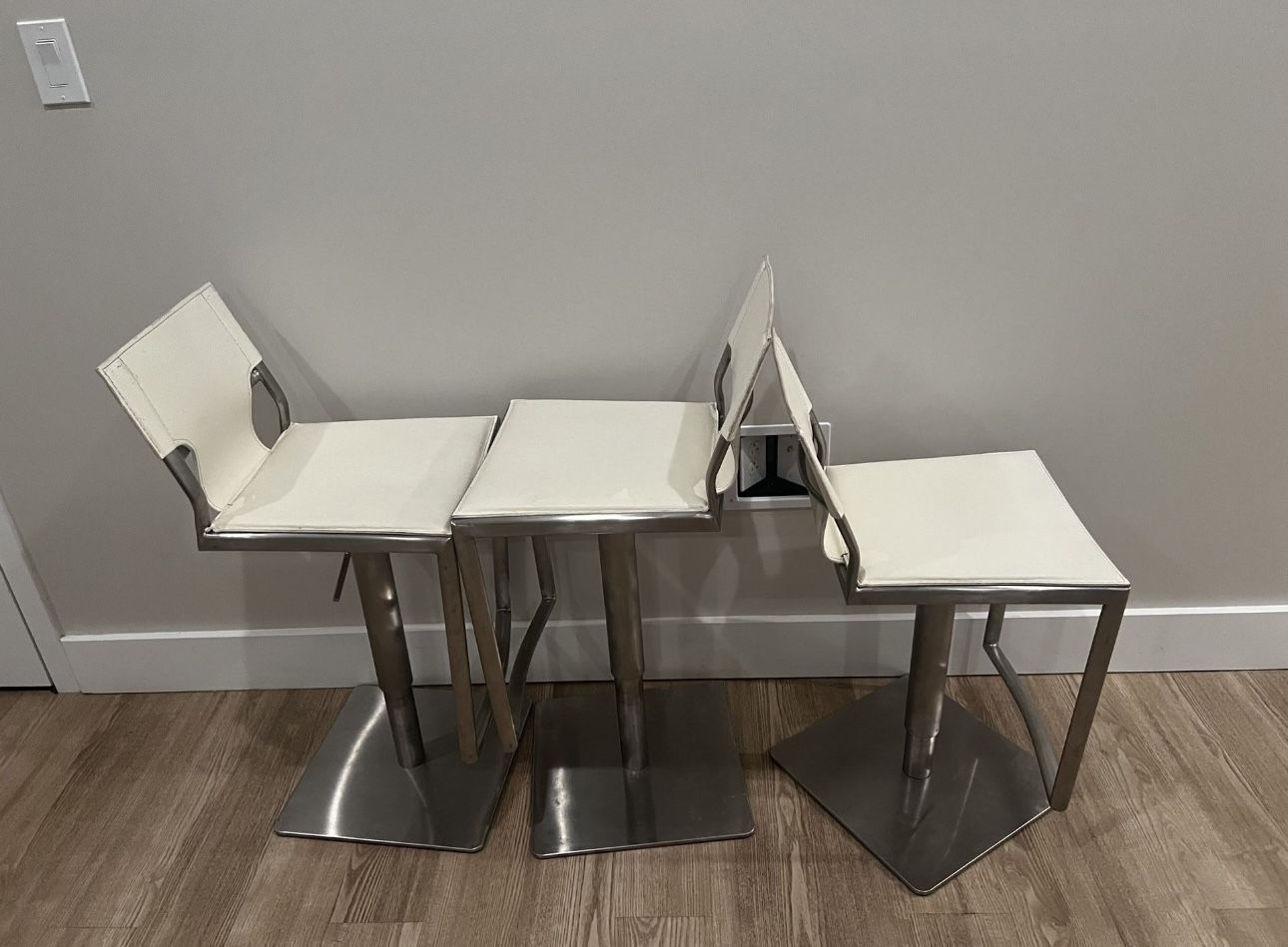 3 Bar Stool Chairs