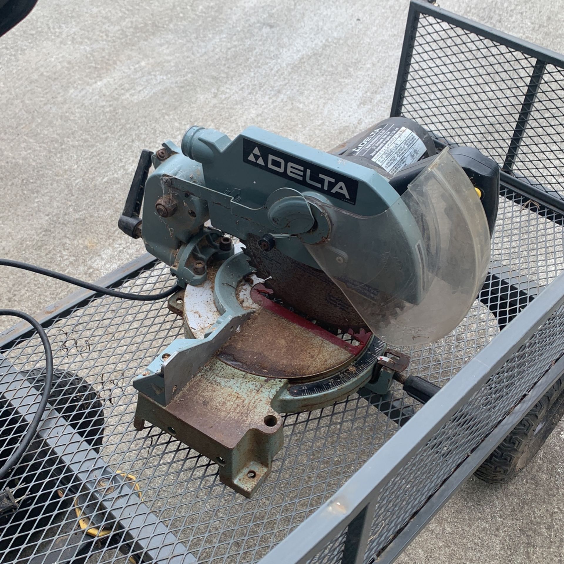 Chop Saw, Delta ; 10” Compound Miter Saw for Sale in Brush Prairie, WA